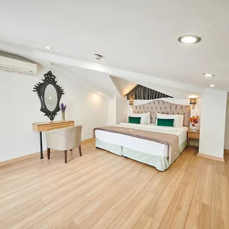 The Marions - Comfortable In Taksim فندق