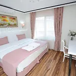 The Marions - Comfortable In Taksim اسطنبول
