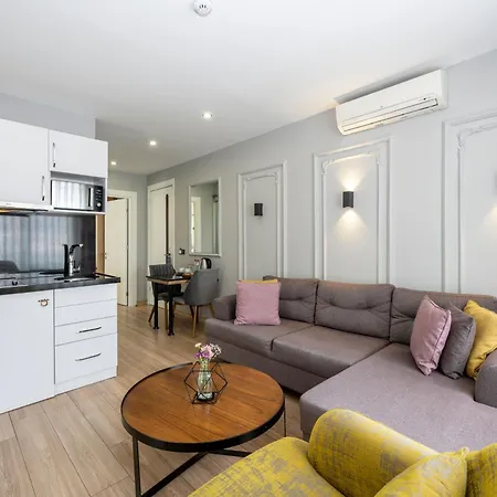 The Marions - Comfortable In Taksim Hotell 3*